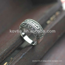 Anéis de prata tailandeses do estilo antigo dos homens ou das mulheres do luxo